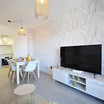 Galihost - Impresionante Con Piscina En Apartamento